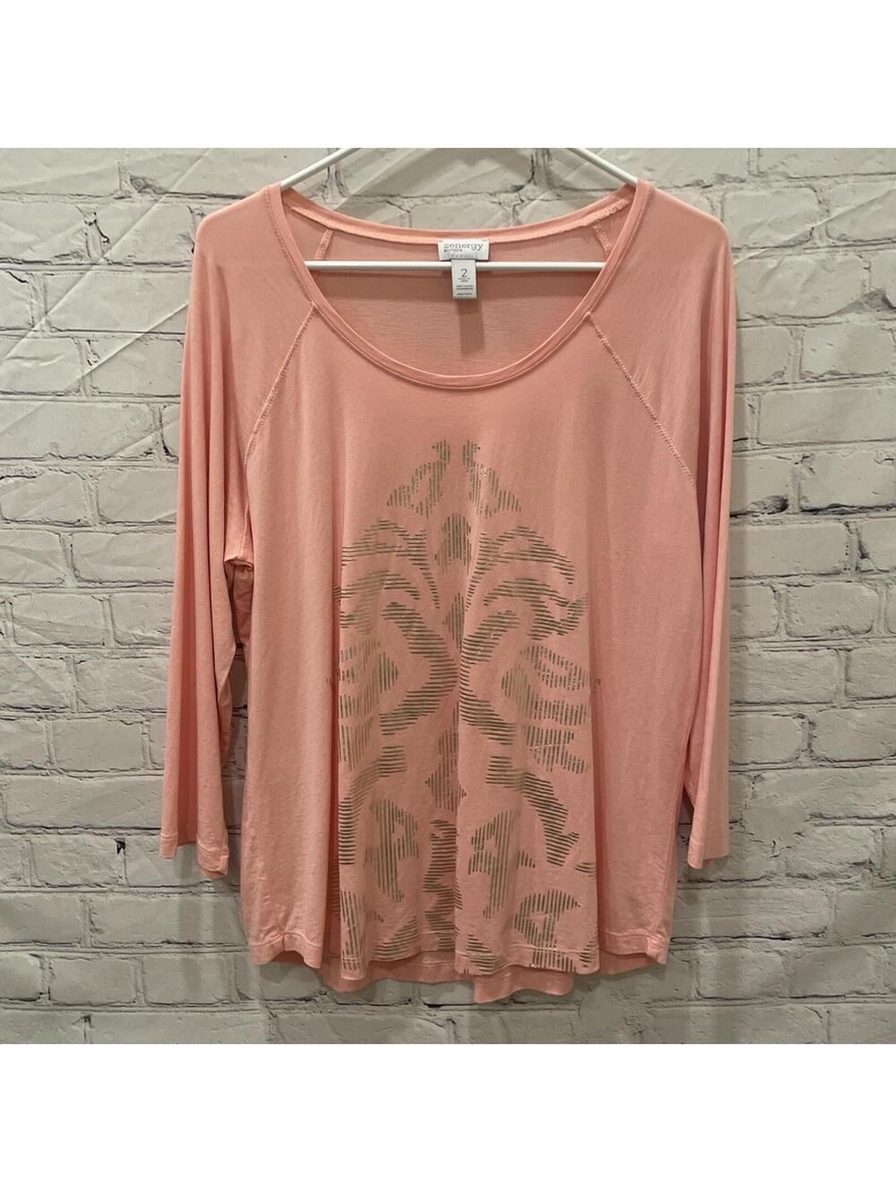 Chicos Zenergy 2 top Peach 3/4 Sleeve Andrea Foiled Scroll tee Large relaxed L